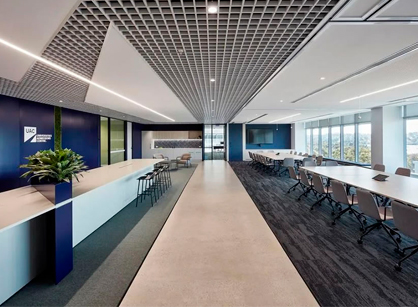 具有凝聚力的混合型辦公室裝修設(shè)計空間應(yīng)該怎樣打造——UAC